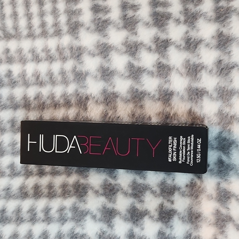 Huda Beauty #FauxFilter Skin Finish Foundation Stick (Ganache/560R)